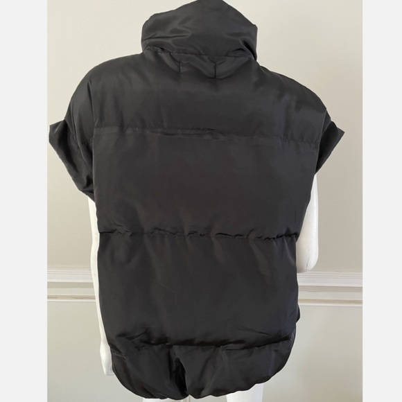 $72 original price! Contie Black Sleeveless Puffer Vest Double Zipper NWT - Picture 9 of 9